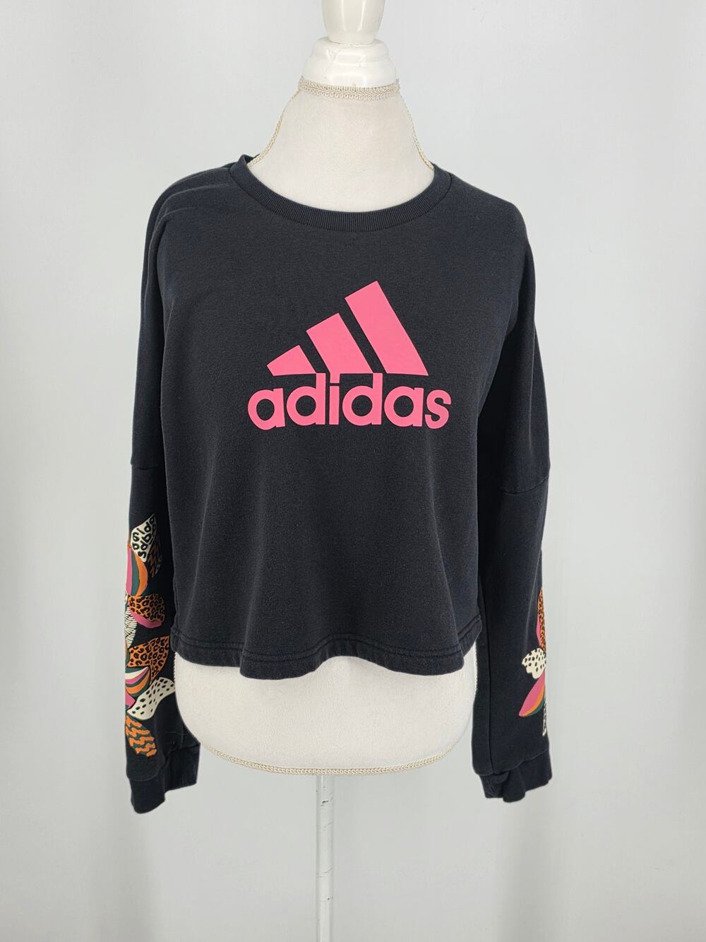 adidas Womens Size M FARM Rio Cropped Sweatshirt Black Floral Leopard Sleeve